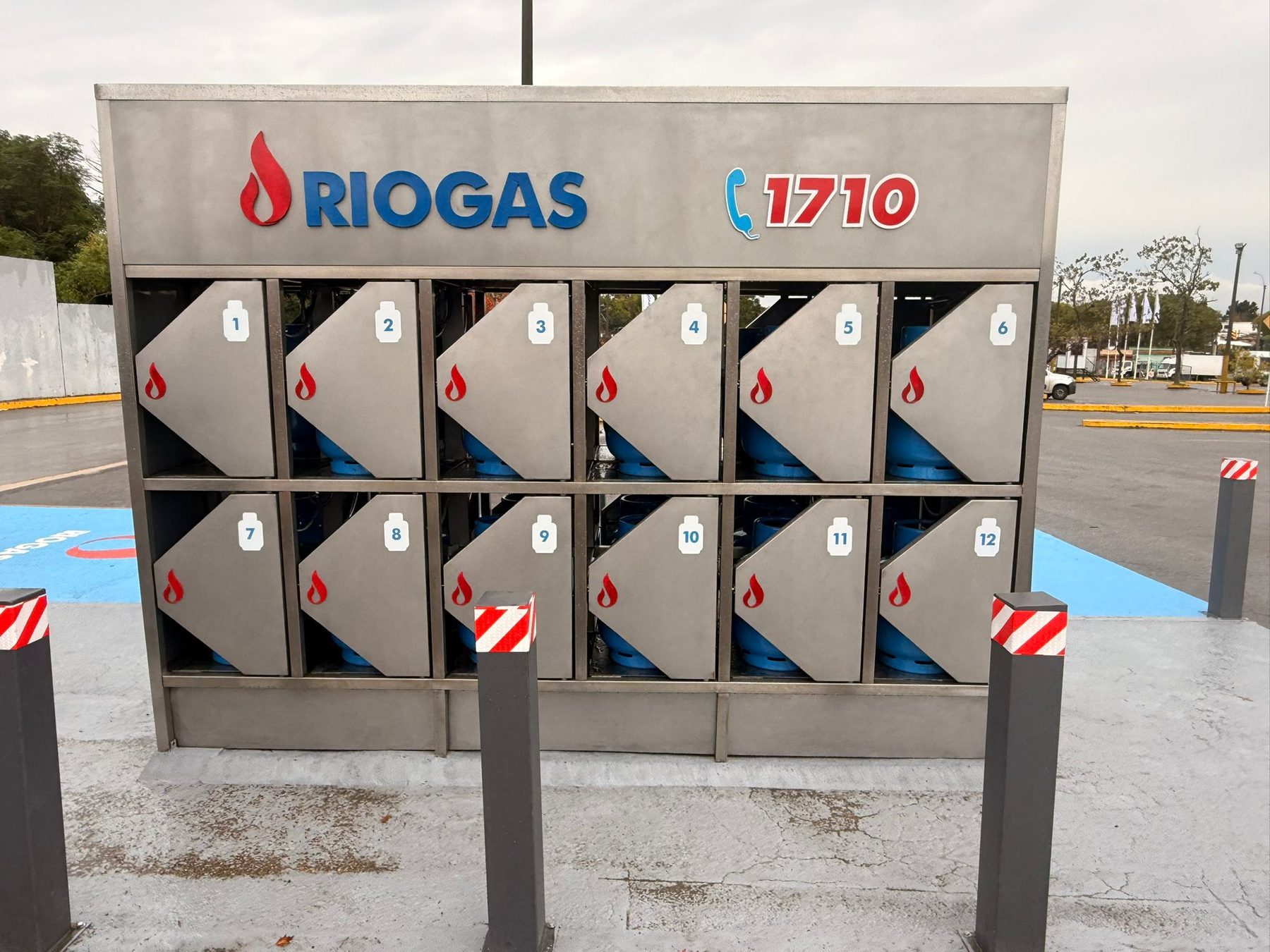Frente de dispensadora automática de gas Riogas