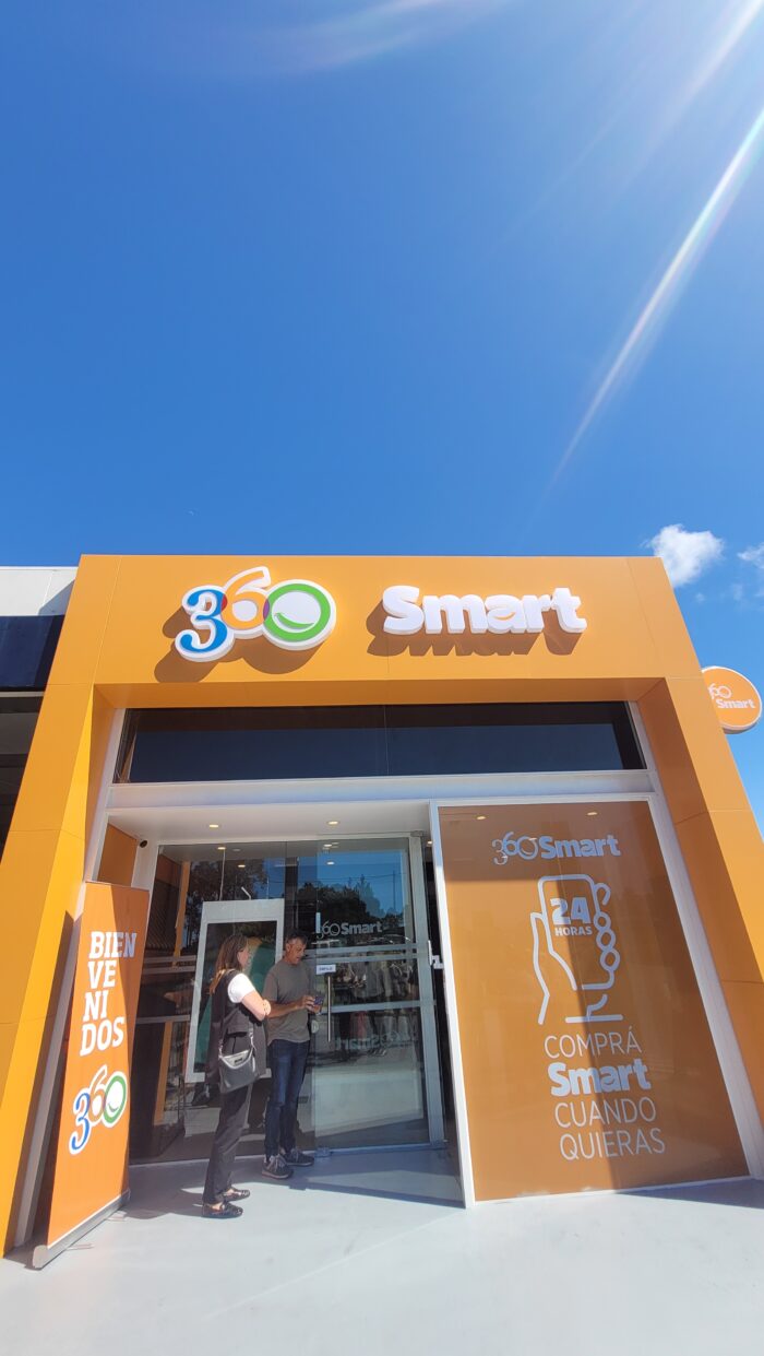 Fachada de tienda Smart360 en Car One