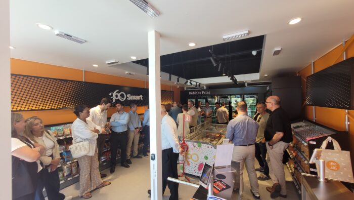 Interior de tienda Smart360 24/7